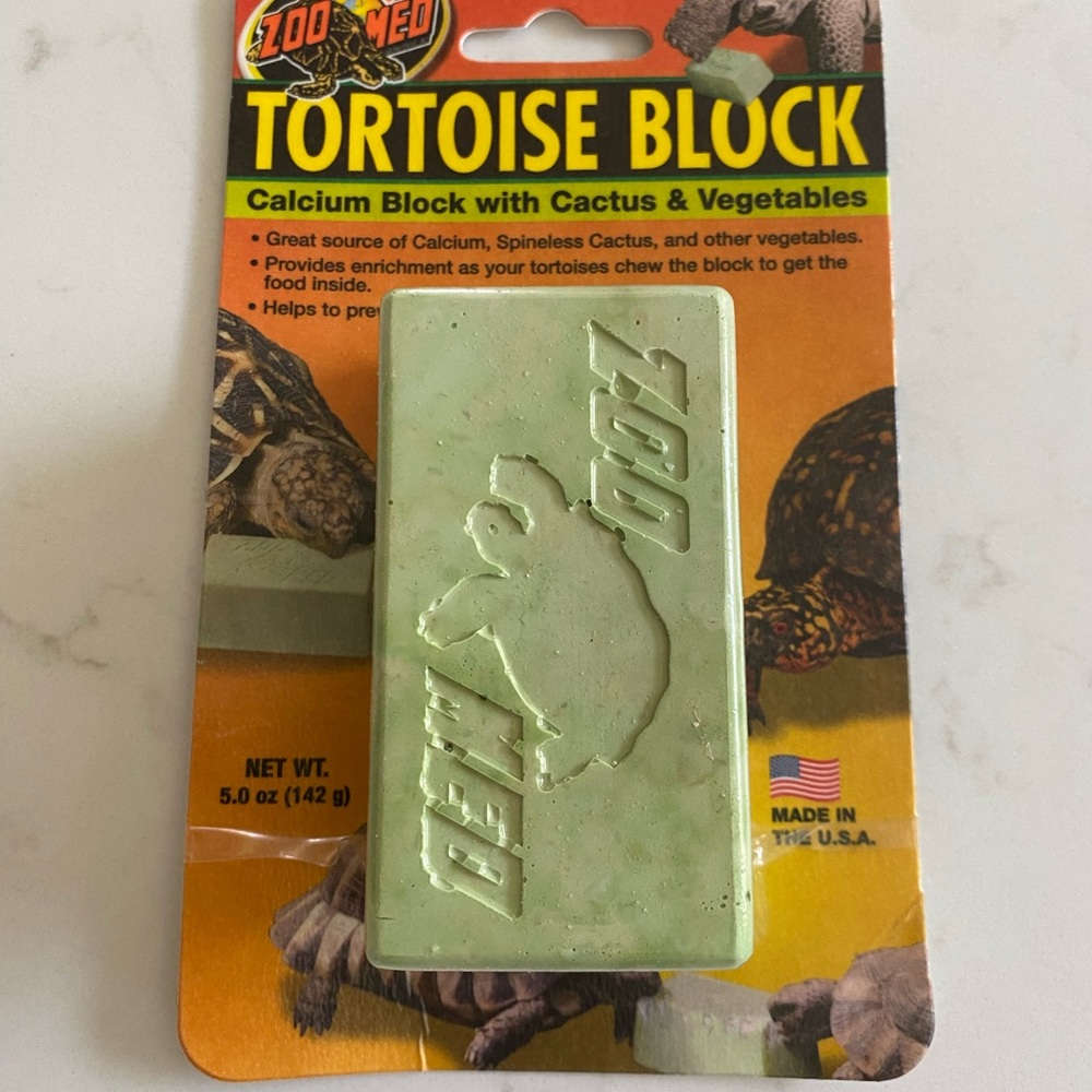 Green Tortoise Block Zoo Med Calcium Block with Cactus and Vegetables NEW